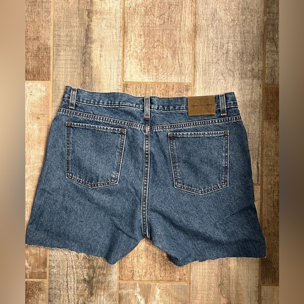 Vintage Calvin Klein Size 14 Denim Cut-Off Shorts - Picture 4 of 6
